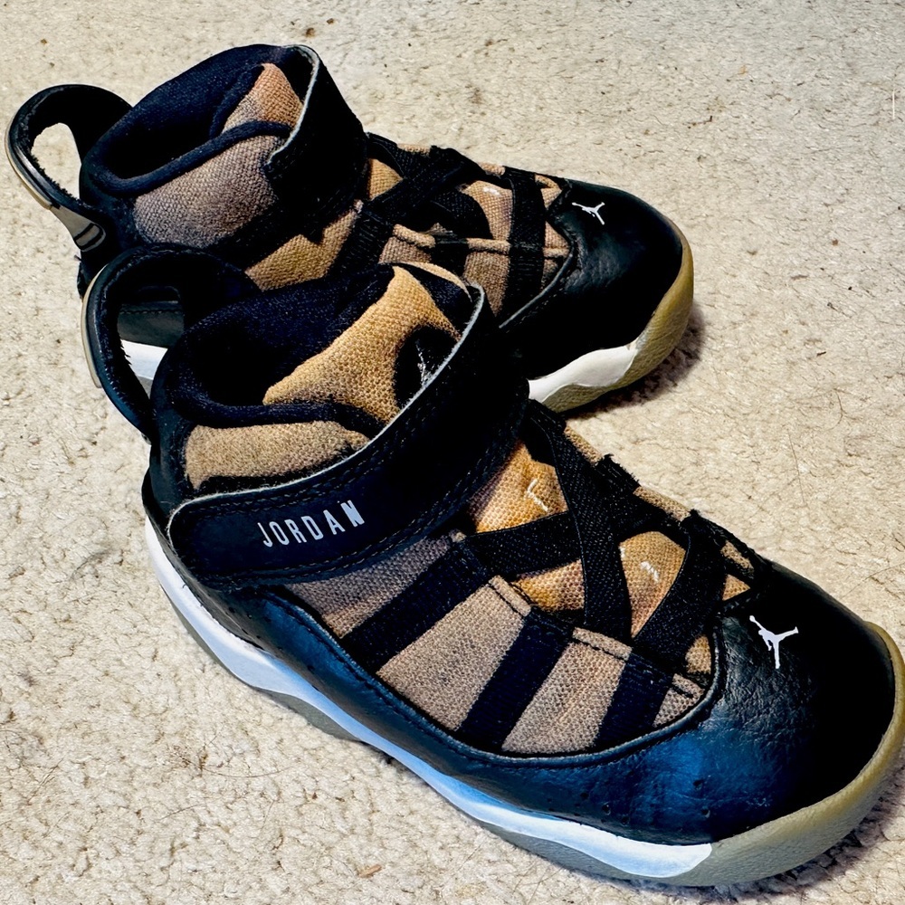 Air Jordan Baby Black, tan/Gray, White Toddler Shoes Size 7C Velcro
